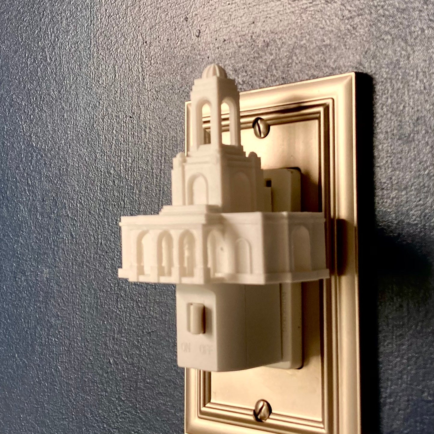 Newport Beach California Temple Night Light (Plug-in, LED)